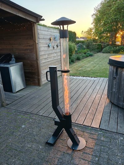 Man märker direkt skillnaden i stämningen under taket.